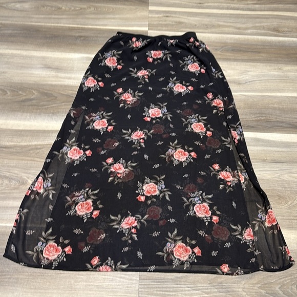 H&M Black Dress with Pink Floral Pattern size 8 - Picture 5 of 6